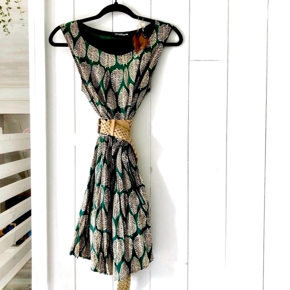 Paper Plane London Boho Green Leaf Print Sleeveless Mini Dress Size M/L - Picture 1 of 10